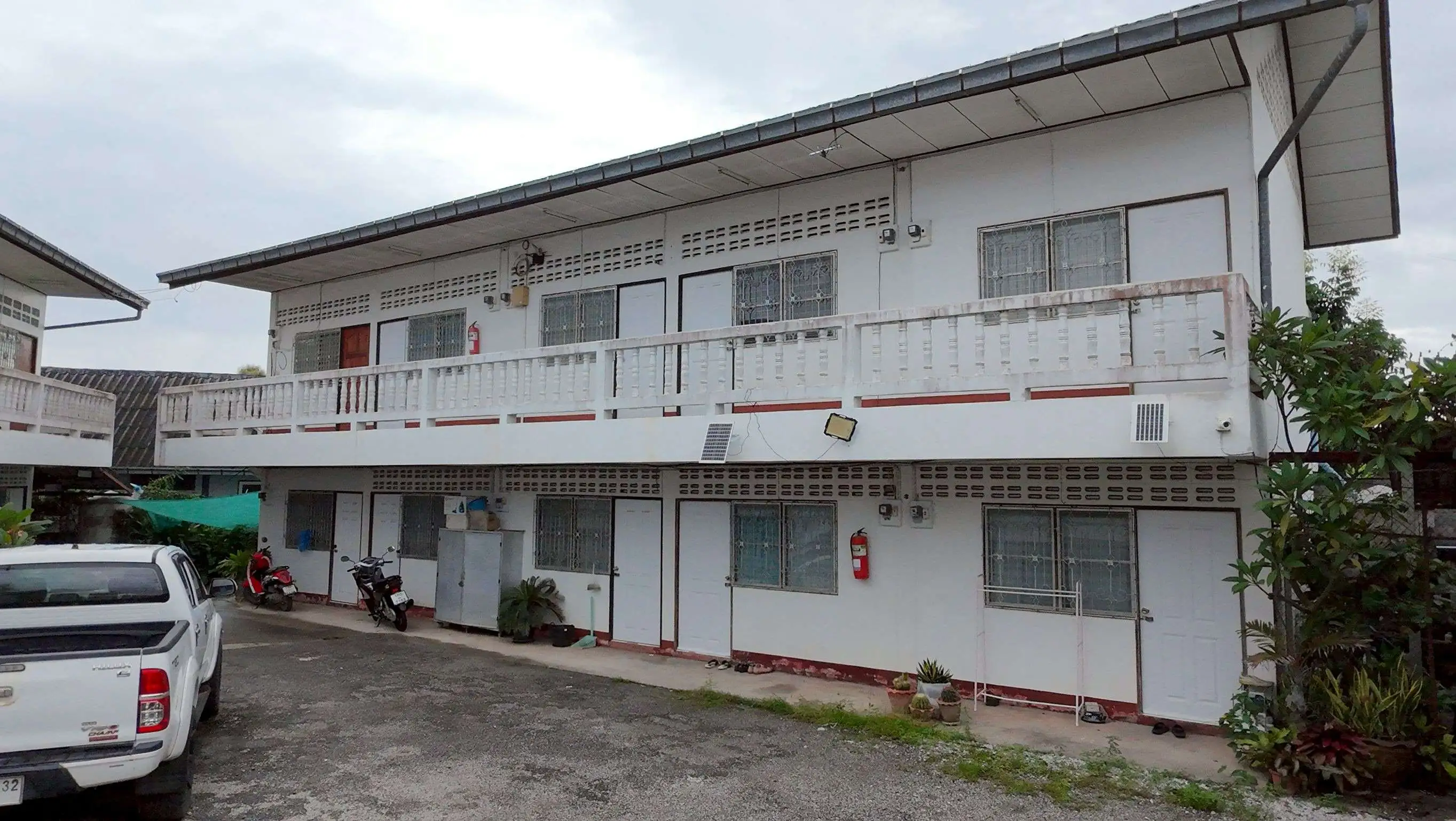 ตัวอาคารหอพักวงศ์พันธ์