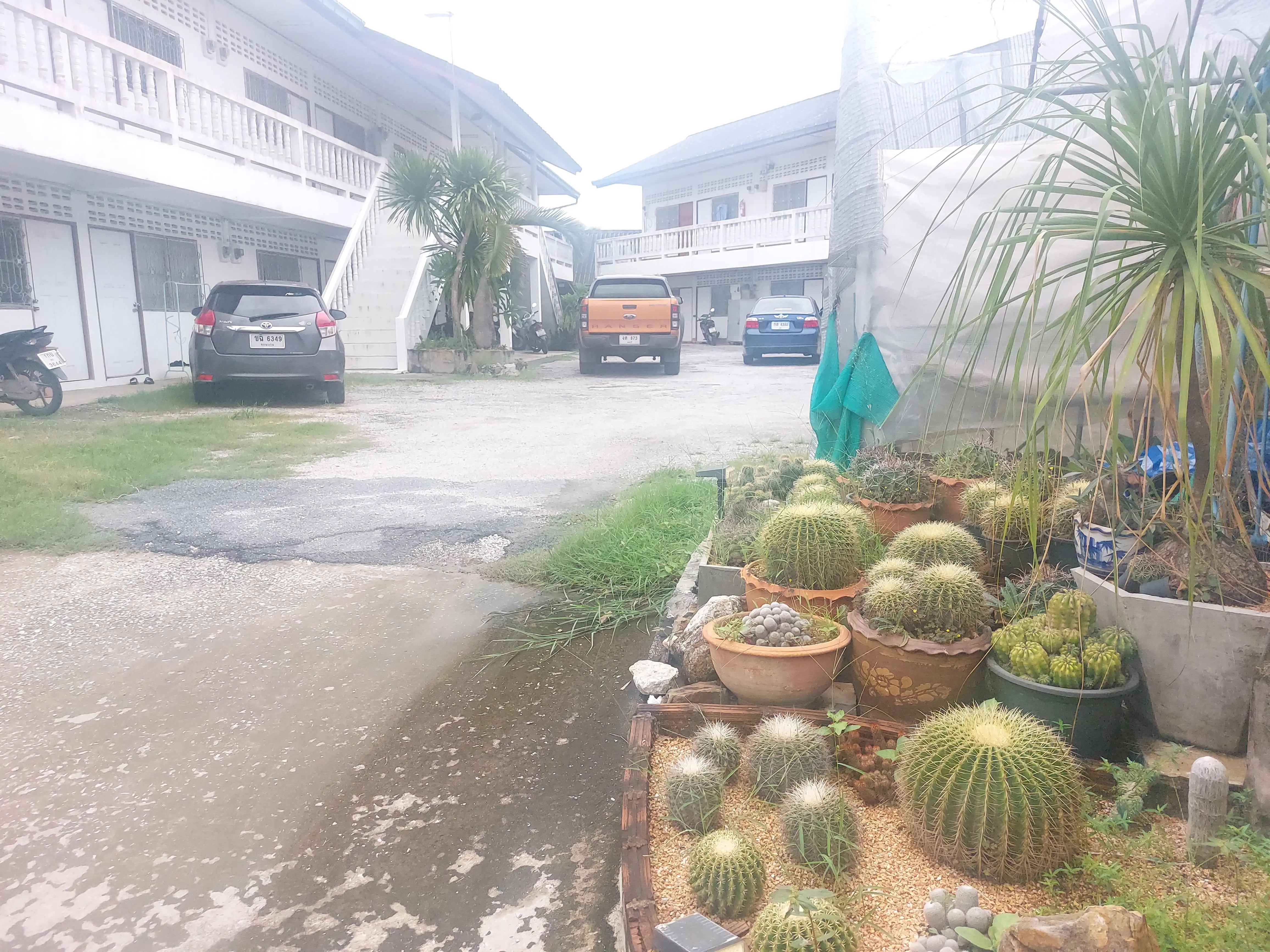 ที่จอดรถหอพักวงศ์พันธ์