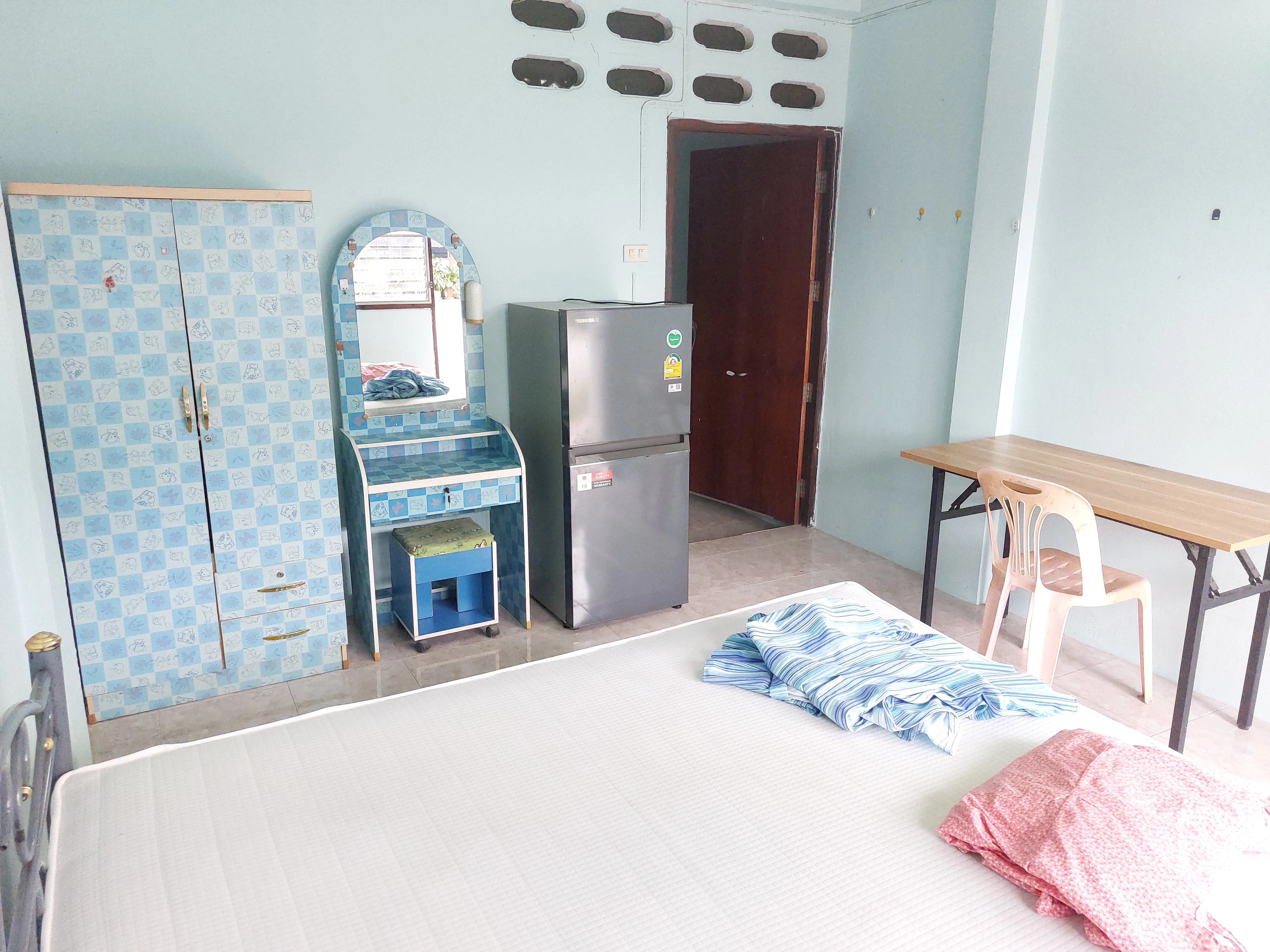 ห้องพัดลมพร้อมตู้เย็น วงศ์พันธ์